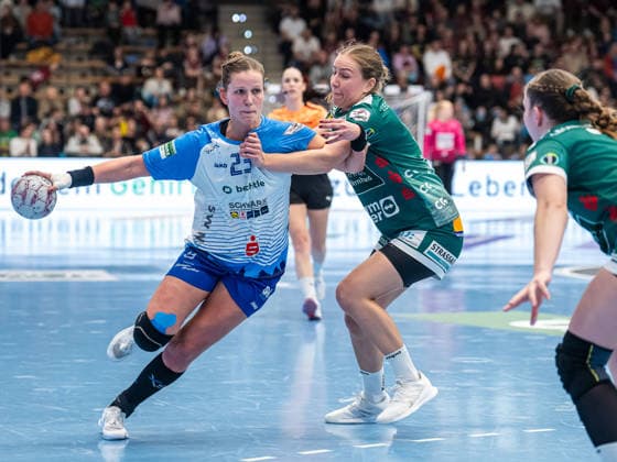 Munia Smits Union Neckarsulm, 23) im Zweikampf mit Ann Kynast (Frisch Auf Frauen, 05), Frisch Auf Goeppingen vs. Sport-Union Neckarsulm, Handball, 1. Bundesliga, Spielzeit 2025 2026, 14.02.2026 Frisch Auf Goeppingen vs. Sport-Union Neckarsulm, Handball, 1. Bundesliga, Spielzeit 2025 2026, 14.02.2026 Goeppingen Copyright: xMichaelxSchmidt Eibner-Pressefotx EP_MST