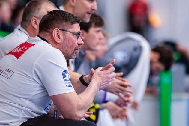 Handball, HBL, GWD Minden - Rhein-Neckar Löwen #2 Aaron Ziercke (GWD Minden, Trainer) GER, GWD Minden vs. Rhein-Neckar Loewen, Handball, 1. Bundesliga, 21. Spieltag, Spielzeit 2025 2026, 14.02.2026 GER, GWD Minden vs. Rhein-Neckar Loewen, Handball, 1. Bundesliga, 21. Spieltag, Spielzeit 2025 2026, 14.02.2026 Minden Copyright: xEibner-Pressefoto JanxRollingerx EP_JSK