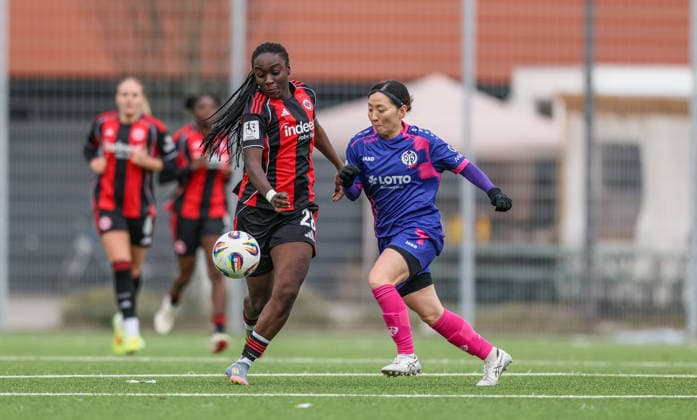 GER, Frankfurt, Eintracht Frankfurt II vs FSV Mainz 05, 2. Frauen Bundesliga, Fussball, DFB, Spielzeit 2025 2026, Stadion am Brentanobad, 17. Spieltag im Bild v.l.: Mira Arouna (Eintracht Frankfurt II 28), Akari Kurishima (1. FSV Mainz 05 Frauen 6) DFB DFL REGULATIONS PROHIBIT ANY USE OF PHOTOGRAPHS AS IMAGE SEQUENCES AND OR QUASI-VIDEO, 15.02.2026 Copyright: HMBxMedia HendrikxHamelau