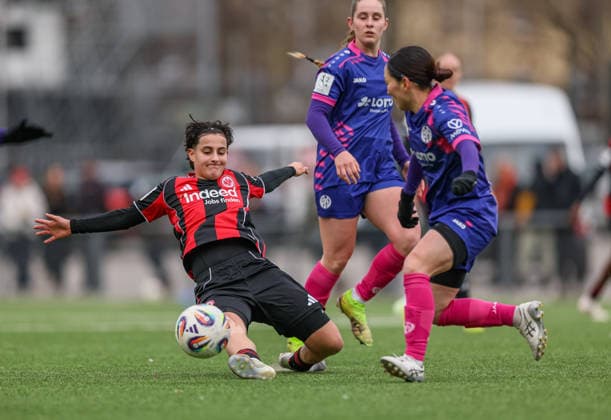 GER, Frankfurt, Eintracht Frankfurt II vs FSV Mainz 05, 2. Frauen Bundesliga, Fussball, DFB, Spielzeit 2025 2026, Stadion am Brentanobad, 17. Spieltag im Bild v.l.: Dilara Acikgöz (Eintracht Frankfurt), Akari Kurishima (1. FSV Mainz 05 Frauen 6) DFB DFL REGULATIONS PROHIBIT ANY USE OF PHOTOGRAPHS AS IMAGE SEQUENCES AND OR QUASI-VIDEO, 15.02.2026 Copyright: HMBxMedia HendrikxHamelau