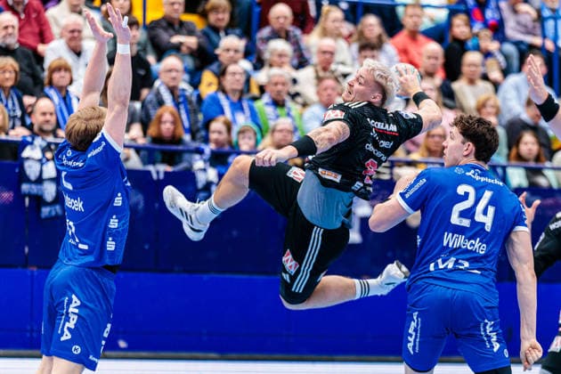 v.l. Lukas Hutecek (TBV Lemgo Lippe, 02), Marek Nissen (HC Erlangen, 06), Joel Willecke (TBV Lemgo Lippe, 24) GER, TBV Lemgo Lippe vs. HC Erlangen, Handball, 1. Bundesliga, 21. Spieltag, Spielzeit 2025 2026, 15.02.2026 GER, TBV Lemgo Lippe vs. HC Erlangen, Handball, 1. Bundesliga, 21. Spieltag, Spielzeit 2025 2026, 15.02.2026 Lemgo Copyright: xEibner-Pressefoto JanxRollingerx EP_JSK
