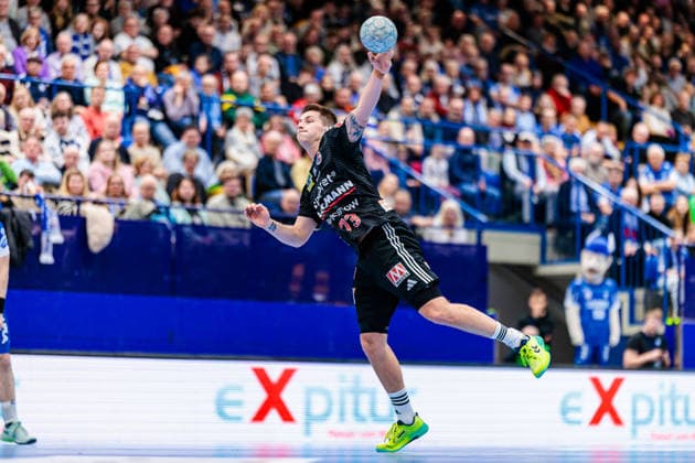 Viggo Kristjansson (HC Erlangen, 73) beim Siebenmeter 7 Meter Wurf GER, TBV Lemgo Lippe vs. HC Erlangen, Handball, 1. Bundesliga, 21. Spieltag, Spielzeit 2025 2026, 15.02.2026 GER, TBV Lemgo Lippe vs. HC Erlangen, Handball, 1. Bundesliga, 21. Spieltag, Spielzeit 2025 2026, 15.02.2026 Lemgo Copyright: xEibner-Pressefoto JanxRollingerx EP_JSK