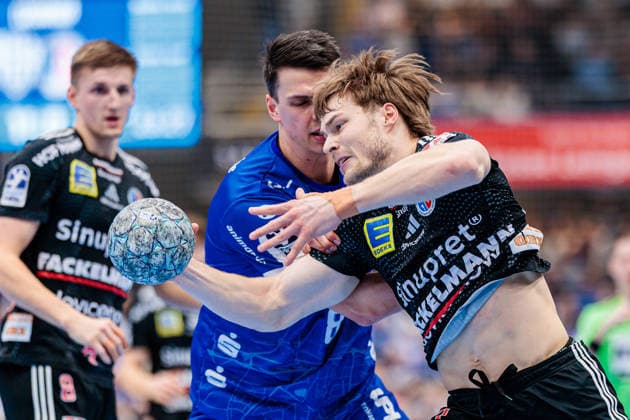 v.l. Frederik Simak (TBV Lemgo Lippe, 08), Christopher Bissel (HC Erlangen, 21) GER, TBV Lemgo Lippe vs. HC Erlangen, Handball, 1. Bundesliga, 21. Spieltag, Spielzeit 2025 2026, 15.02.2026 GER, TBV Lemgo Lippe vs. HC Erlangen, Handball, 1. Bundesliga, 21. Spieltag, Spielzeit 2025 2026, 15.02.2026 Lemgo Copyright: xEibner-Pressefoto JanxRollingerx EP_JSK