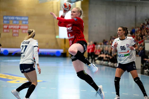 Johanna Reichert (Thueringer HC, 29), Dorottya Molnar (Motherson Mosonmagyarovari KC, 27), Gabriella Toeth (Motherson Mosonmagyarovari KC, 96) GER, Thueringer HC gegen Motherson Mosonmagyarovari KC , Handball, EHF European League Women, Gruppen Phase , Saison 2025 2026, 15.02.2026 GER, Thueringer HC gegen Motherson Mosonmagyarovari KC , Handball, EHF European League Women, Gruppen Phase , Saison 2025 2026, 15.02.2026 Bad Langensalza Copyright: xEibner-Pressefoto MartinxHerbstx EP_MHT