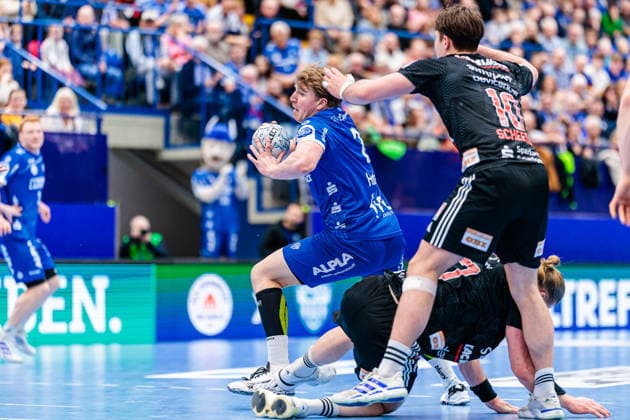 v.l. Lukas Hutecek (TBV Lemgo Lippe, 02), Maciej Gebala (HC Erlangen, 77), Florian Scheerer (HC Erlangen, 10) GER, TBV Lemgo Lippe vs. HC Erlangen, Handball, 1. Bundesliga, 21. Spieltag, Spielzeit 2025 2026, 15.02.2026 GER, TBV Lemgo Lippe vs. HC Erlangen, Handball, 1. Bundesliga, 21. Spieltag, Spielzeit 2025 2026, 15.02.2026 Lemgo Copyright: xEibner-Pressefoto JanxRollingerx EP_JSK