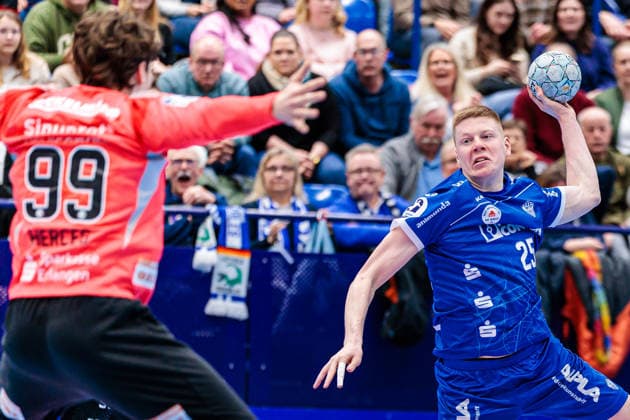 v.l. Tin Herceg (HC Erlangen, 99), Niels Gerardus Versteijnen (TBV Lemgo Lippe, 25) GER, TBV Lemgo Lippe vs. HC Erlangen, Handball, 1. Bundesliga, 21. Spieltag, Spielzeit 2025 2026, 15.02.2026 GER, TBV Lemgo Lippe vs. HC Erlangen, Handball, 1. Bundesliga, 21. Spieltag, Spielzeit 2025 2026, 15.02.2026 Lemgo Copyright: xEibner-Pressefoto JanxRollingerx EP_JSK