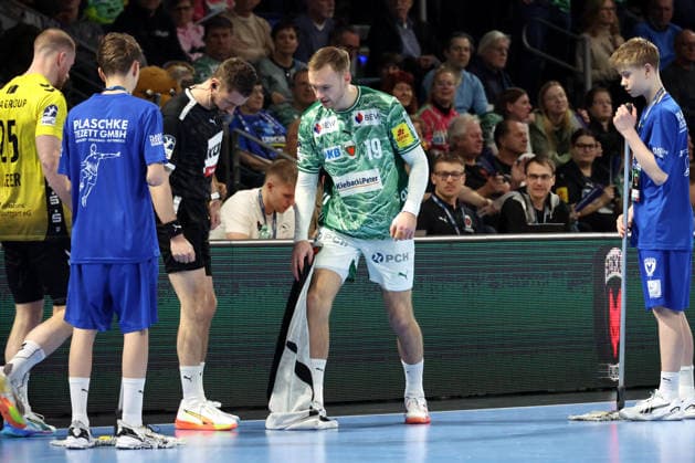 DEU, DHB, 1.HBL, Fuechse Berlin vs. TVB Stuttgart, 15.02.2026, Max-Schmeling-Halle, Berlin, DEU, DHB, 1.HBL, Fuechse Berlin vs. TVB Stuttgart, im Bild Mathias Gidsel (Fuechse Berlin 19), Patrick Zieker (Stuttgart 25)