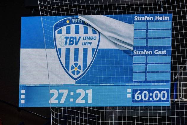 Halbzeitstand auf der Anzeigetafel in der Phoenix Contact Arena (Lemgo) GER, TBV Lemgo Lippe vs. HC Erlangen, Handball, 1. Bundesliga, 21. Spieltag, Spielzeit 2025 2026, 15.02.2026 GER, TBV Lemgo Lippe vs. HC Erlangen, Handball, 1. Bundesliga, 21. Spieltag, Spielzeit 2025 2026, 15.02.2026 Lemgo Copyright: xEibner-Pressefoto JanxRollingerx EP_JSK