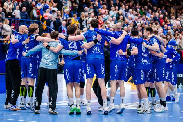 Die Mannschaft von TBV Lemgo Lippe jubelt freut sich nach 27:21 Sieg GER, TBV Lemgo Lippe vs. HC Erlangen, Handball, 1. Bundesliga, 21. Spieltag, Spielzeit 2025 2026, 15.02.2026 GER, TBV Lemgo Lippe vs. HC Erlangen, Handball, 1. Bundesliga, 21. Spieltag, Spielzeit 2025 2026, 15.02.2026 Lemgo Copyright: xEibner-Pressefoto JanxRollingerx EP_JSK