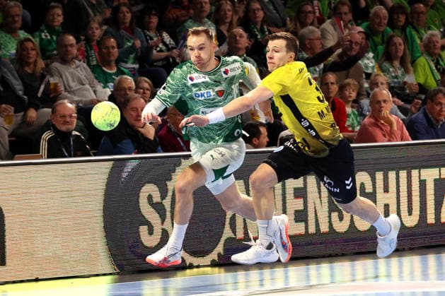 DEU, DHB, 1.HBL, Fuechse Berlin vs. TVB Stuttgart, 15.02.2026, Max-Schmeling-Halle, Berlin, DEU, DHB, 1.HBL, Fuechse Berlin vs. TVB Stuttgart, im Bild Mathias Gidsel (Fuechse Berlin 19), Samir Bellahcene (Stuttgart 30)
