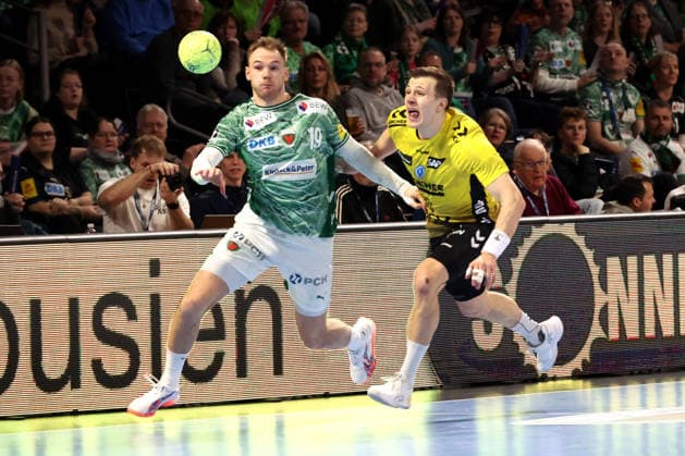 DEU, DHB, 1.HBL, Fuechse Berlin vs. TVB Stuttgart, 15.02.2026, Max-Schmeling-Halle, Berlin, DEU, DHB, 1.HBL, Fuechse Berlin vs. TVB Stuttgart, im Bild Mathias Gidsel (Fuechse Berlin 19), Samir Bellahcene (Stuttgart 30)
