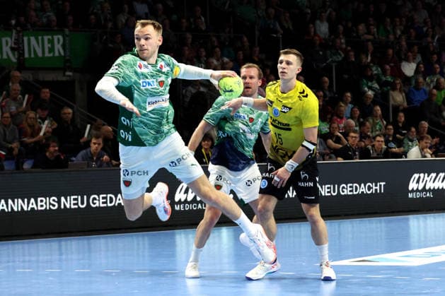 DEU, DHB, 1.HBL, Fuechse Berlin vs. TVB Stuttgart, 15.02.2026, Max-Schmeling-Halle, Berlin, DEU, DHB, 1.HBL, Fuechse Berlin vs. TVB Stuttgart, im Bild Mathias Gidsel (Fuechse Berlin 19), Max Darj (Fuechse Berlin 5), Simone Mengon (Stuttgart 15)