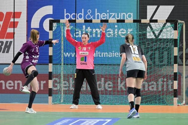 Nicola Czaja (SV Union Halle-Neustadt, 70) im Tor gegen Selina Lindemann (TusSies Metzingen, 02) TusSies Metzingen vs. SV Union Halle-Neustadt, Handball, Alsco HBF, 17.Ligaspieltag, Saison 2025 2026, 15.02.2026 TusSies Metzingen vs. SV Union Halle-Neustadt, Handball, Alsco HBF, 17.Ligaspieltag, Saison 2025 2026, 15.02.2026 Tuebingen Copyright: xEibner-Pressefoto TobiasxBaurx EP_TBR