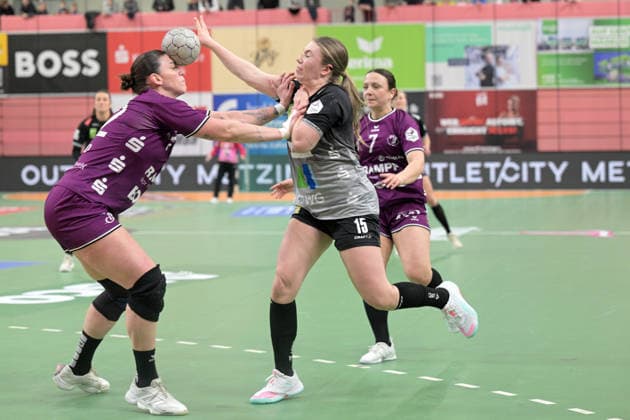 Fabienne Buech (SV Union Halle-Neustadt, 15) gegen Gabriela Clausson Bitolo (TusSies Metzingen, 22) TusSies Metzingen vs. SV Union Halle-Neustadt, Handball, Alsco HBF, 17.Ligaspieltag, Saison 2025 2026, 15.02.2026 TusSies Metzingen vs. SV Union Halle-Neustadt, Handball, Alsco HBF, 17.Ligaspieltag, Saison 2025 2026, 15.02.2026 Tuebingen Copyright: xEibner-Pressefoto TobiasxBaurx EP_TBR