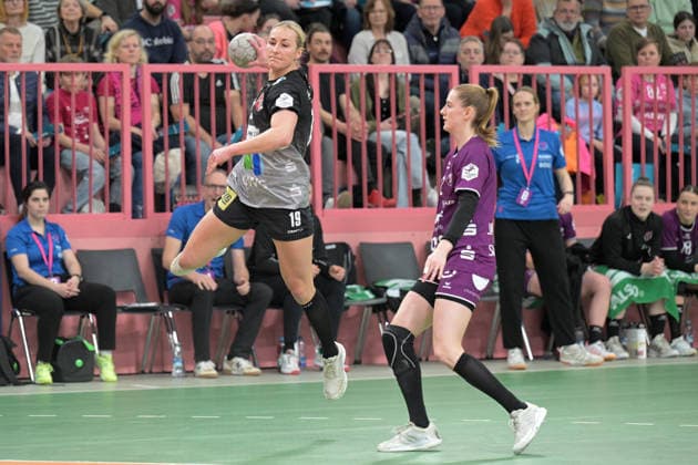 Lea Gruber (SV Union Halle-Neustadt, 19) gegen Selina Lindemann (TusSies Metzingen, 02) TusSies Metzingen vs. SV Union Halle-Neustadt, Handball, Alsco HBF, 17.Ligaspieltag, Saison 2025 2026, 15.02.2026 TusSies Metzingen vs. SV Union Halle-Neustadt, Handball, Alsco HBF, 17.Ligaspieltag, Saison 2025 2026, 15.02.2026 Tuebingen Copyright: xEibner-Pressefoto TobiasxBaurx EP_TBR