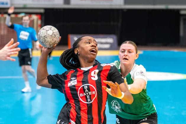 Zweikampf zwischen Jessy Marlonne Souza (TSV Bayer 04 Leverkusen, 09) und Vanessa Ulrich (SG 09 Kirchhof, 48). TSV Bayer 04 Leverkusen vs. SG 09 Kirchhof, Handball, ALSCO Handballbundesliga Frauen, 18. Spieltag, Saison 2025 2026, 15.02.2026 TSV Bayer 04 Leverkusen vs. SG 09 Kirchhof, Handball, ALSCO Handballbundesliga Frauen, 18. Spieltag, Saison 2025 2026, 15.02.2026 Leverkusen Copyright: xEibner-Pressefoto ThomasxHaeslerx EP_THR