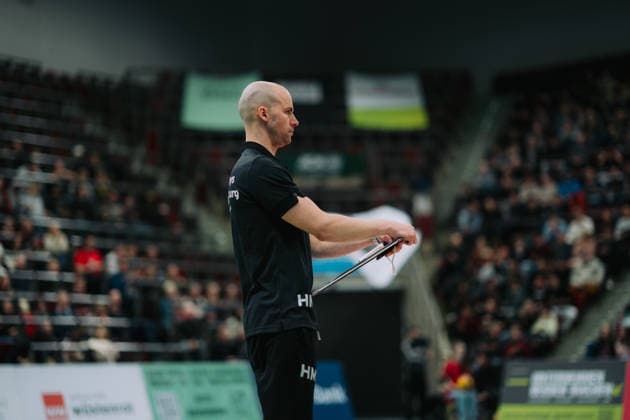 Hasse Mattila (Barock Volleys MTV Ludwigsburg, Trainer) an der Seitenlinie, Barock Volleys MTV Ludwigsburg vs. Berlin Recycling Volleys, Volleyball, 1. Bundesliga, 22. Spieltag, Saison 2025 2026, 15.02.2026, Barock Volleys MTV Ludwigsburg vs. Berlin Recycling Volleys, Volleyball, 1. Bundesliga, 22. Spieltag, Saison 2025 2026, 15.02.2026, Ludwigsburg Copyright: xEibner-Pressefoto LarsxNeumannx EP_LNN