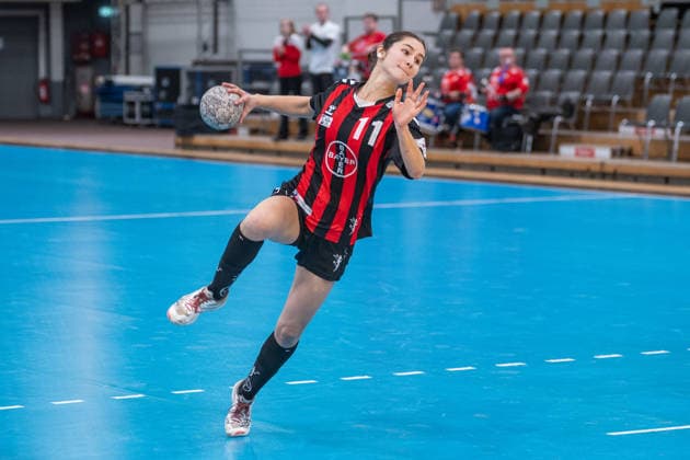 Mia Cruzado (TSV Bayer 04 Leverkusen, 11) beim Wurf. TSV Bayer 04 Leverkusen vs. SG 09 Kirchhof, Handball, ALSCO Handballbundesliga Frauen, 18. Spieltag, Saison 2025 2026, 15.02.2026 TSV Bayer 04 Leverkusen vs. SG 09 Kirchhof, Handball, ALSCO Handballbundesliga Frauen, 18. Spieltag, Saison 2025 2026, 15.02.2026 Leverkusen Copyright: xEibner-Pressefoto ThomasxHaeslerx EP_THR