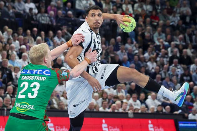 Magnus Saugstrup (SC Magdeburg) und Mohab Abdelhak (THW Kiel) kaempfen um den Ball, DAIKIN Handball Bundesliga, THW Kiel v SC Magdeburg, Wunderino Arena am 15. February 2026 in Kiel, Deutschland. (Foto von Marco Steinbrenner DeFodi Images) Magnus Saugstrup (SC Magdeburg) und Mohab Abdelhak (THW Kiel) battle for the ball, DAIKIN Handball Bundesliga, THW Kiel v SC Magdeburg, Wunderino Arena, February 15, 2026 in Kiel, Germany. (Photo by Marco Steinbrenner DeFodi Images) -