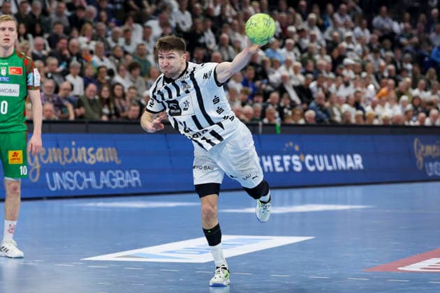 Lukas Zerbe (THW Kiel) kontrolliert den Ball, DAIKIN Handball Bundesliga, THW Kiel v SC Magdeburg, Wunderino Arena am 15. February 2026 in Kiel, Deutschland. (Foto von Marco Steinbrenner DeFodi Images) Lukas Zerbe (THW Kiel) controls the ball, DAIKIN Handball Bundesliga, THW Kiel v SC Magdeburg, Wunderino Arena, February 15, 2026 in Kiel, Germany. (Photo by Marco Steinbrenner DeFodi Images) -