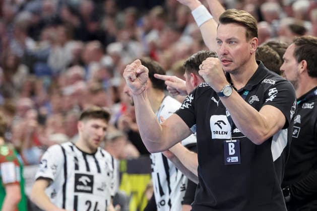 Trainer Filip Jicha (THW Kiel) jubelt, DAIKIN Handball Bundesliga, THW Kiel v SC Magdeburg, Wunderino Arena am 15. February 2026 in Kiel, Deutschland. (Foto von Marco Steinbrenner DeFodi Images) Trainer Filip Jicha (THW Kiel) cheers, DAIKIN Handball Bundesliga, THW Kiel v SC Magdeburg, Wunderino Arena, February 15, 2026 in Kiel, Germany. (Photo by Marco Steinbrenner DeFodi Images) -