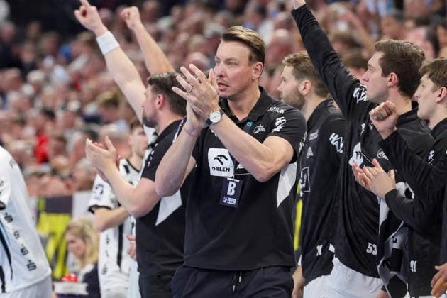 Trainer Filip Jicha (THW Kiel) jubelt, DAIKIN Handball Bundesliga, THW Kiel v SC Magdeburg, Wunderino Arena am 15. February 2026 in Kiel, Deutschland. (Foto von Marco Steinbrenner DeFodi Images) Trainer Filip Jicha (THW Kiel) cheers, DAIKIN Handball Bundesliga, THW Kiel v SC Magdeburg, Wunderino Arena, February 15, 2026 in Kiel, Germany. (Photo by Marco Steinbrenner DeFodi Images) -
