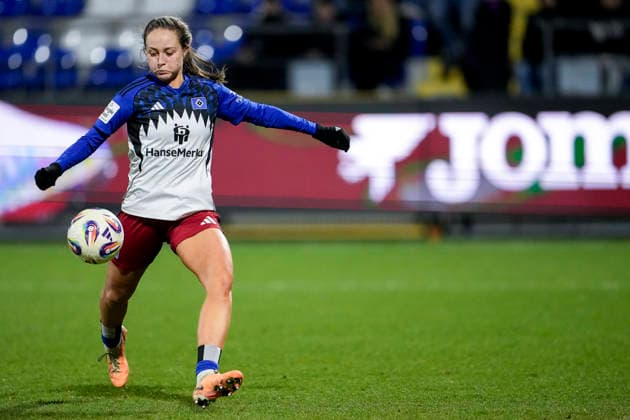 Torschützin Camilla Linberg (HSV, 47) erzielt das Tor zum 0:2, Treffer, Torerfolg, Highlight, Action, Aktion, Spielszene, Freisteller, Ganzkörper, Einzelbild, Einzelfoto, 15.02.2026, Sinsheim (Hoffenheim) (Deutschland), Fussball, Google Pixel Frauen-Bundesliga, TSG 1899 Hoffenheim - Hamburger SV, DFB DFL REGULATIONS PROHIBIT ANY USE OF PHOTOGRAPHS AS IMAGE SEQUENCES AND OR QUASI-VIDEO.