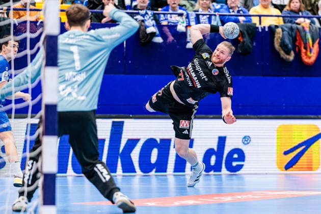 v.l. Constantin Moestl (TBV Lemgo Lippe, 01), Maciej Gebala (HC Erlangen, 77) GER, TBV Lemgo Lippe vs. HC Erlangen, Handball, 1. Bundesliga, 21. Spieltag, Spielzeit 2025 2026, 15.02.2026 GER, TBV Lemgo Lippe vs. HC Erlangen, Handball, 1. Bundesliga, 21. Spieltag, Spielzeit 2025 2026, 15.02.2026 Lemgo Copyright: xEibner-Pressefoto JanxRollingerx EP_JSK