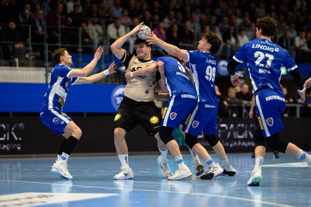 Aron Seesing (Bergischer HC, 49), Vincent Buechner (ThSV Eisenach, 74), Oskar Joelsson (ThSV Eisenach, 03), Tillman Leu (ThSV Eisenach, 99), Philipp Meyer (ThSV Eisenach, 27) GER, ThSV Eisenach gegen Bergischer HC, 1. Daikin Handballbundesliga, Handball, 21.Spieltag, Saison 2025 2026, 16.02.2026 GER, ThSV Eisenach gegen Bergischer HC, 1. Daikin Handballbundesliga, Handball, 21.Spieltag, Saison 2025 2026, 16.02.2026 Eisenach Copyright: xEibner-Pressefoto MartinxHerbstx EP_MHT