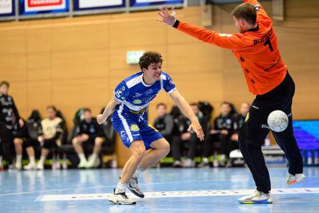 Gian Attenhofer (ThSV Eisenach, 11)m Christopher Rudeck (Bergischer HC, 01) GER, ThSV Eisenach gegen Bergischer HC, 1. Daikin Handballbundesliga, Handball, 21.Spieltag, Saison 2025 2026, 16.02.2026 GER, ThSV Eisenach gegen Bergischer HC, 1. Daikin Handballbundesliga, Handball, 21.Spieltag, Saison 2025 2026, 16.02.2026 Eisenach Copyright: xEibner-Pressefoto MartinxHerbstx EP_MHT