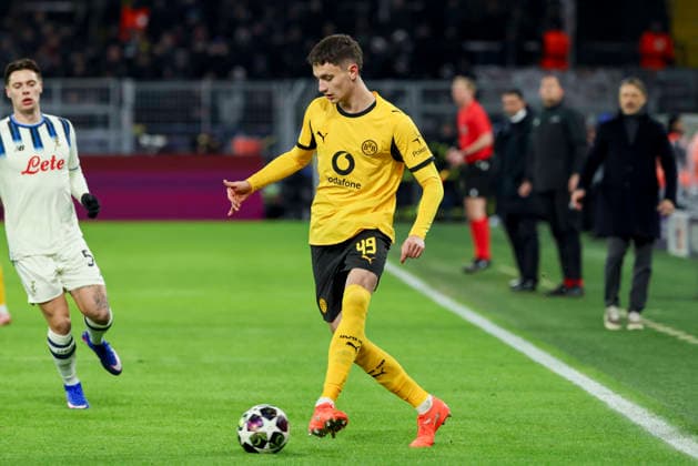 Luca Reggiani (Borussia Dortmund) kontrolliert den Ball, UEFA Champions League 2025 26 League Knockout Play-off First Leg, Borussia Dortmund v Atalanta BC, BVB Stadion Dortmund am 17. February 2026 in Dortmund, Germany. (Foto von Marco Steinbrenner DeFodi Images) Luca Reggiani (Borussia Dortmund) controls the ball, UEFA Champions League 2025 26 League Knockout Play-off First Leg, Borussia Dortmund v Atalanta BC, BVB Stadion Dortmund, February 17, 2026 in Dortmund, Germany. (Photo by Marco Steinbrenner DeFodi Images) -