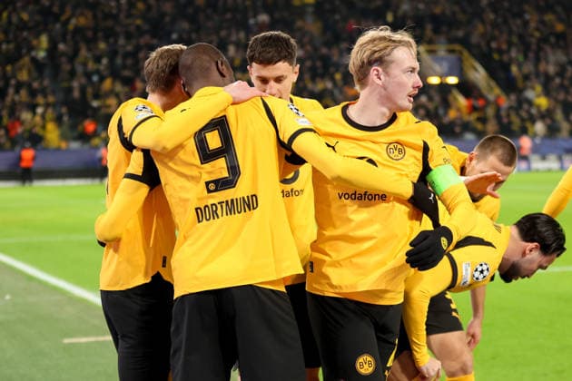 Torjubel zum 1:0 durch Serhou Guirassy (Borussia Dortmund) mit Julian Brandt (Borussia Dortmund) GER, Borussia Dortmund gegen Atalanta Bergamo, Fussball, Champions League, Play-off, Spielzeit 2025 2026, 17.02.2026 GER, Borussia Dortmund gegen Atalanta Bergamo, Fussball, Champions League, Play-off, Spielzeit 2025 2026, 17.02.2026 Dortmund Copyright: xEibner-Pressefoto FrankxZeisingx EP_FZG