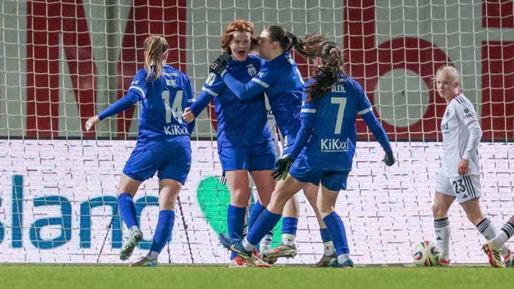 Spielerinnen vom SV Meppen mit Torjubel, Jubel, jubeln, jubelt, optimistisch, Spielszene, Highlight, Freude über das Tor zum 1:1, DIE DFB-RICHTLINIEN UNTERSAGEN JEGLICHE NUTZUNG VON FOTOS ALS SEQUENZBILDER UND ODER VIDEOÄHNLICHE FOTOSTRECKEN. DFB REGULATIONS PROHIBIT ANY USE OF PHOTOGRAPHS AS IMAGE SEQUENCES AND OR QUASI-VIDEO., 18.02.2026, Meppen (Deutschland), Fussball, 2. Frauen-Bundesliga, SV Meppen - Eintracht Frankfurt II