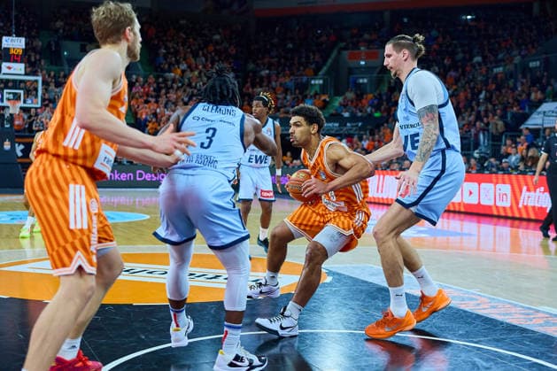 Christian Sengfelder (ratiopharm ulm, 43), Chris Clemons (EWE Baskets Oldenburg, 03), Mark Smith (ratiopharm ulm, 13), Tomislav Zubcic (EWE Baskets Oldenburg, 33) GER, ratiopharm ulm vs. EWE Baskets Oldenburg, Basketball, 19. Spieltag, EasyCredit BBL, Spielzeit 2025 2026, 18.02.2026 GER, ratiopharm ulm vs. EWE Baskets Oldenburg, Basketball, 19. Spieltag, EasyCredit BBL, Spielzeit 2025 2026, 18.02.2026 Neu-Ulm Copyright: xEibner-Pressefoto GeraldxOelze-dexStoppanyx EP_ODS