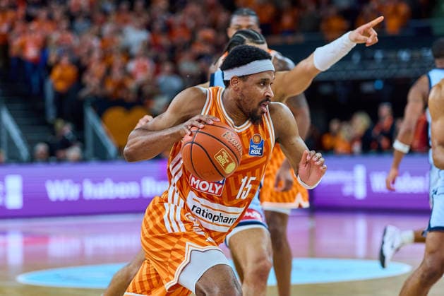 Justin Simon (ratiopharm ulm, 15) GER, ratiopharm ulm vs. EWE Baskets Oldenburg, Basketball, 19. Spieltag, EasyCredit BBL, Spielzeit 2025 2026, 18.02.2026 GER, ratiopharm ulm vs. EWE Baskets Oldenburg, Basketball, 19. Spieltag, EasyCredit BBL, Spielzeit 2025 2026, 18.02.2026 Neu-Ulm Copyright: xEibner-Pressefoto GeraldxOelze-dexStoppanyx EP_ODS