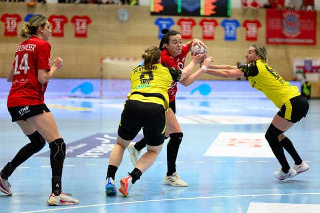 Jana Scheib (Thueringer HC, 20) gegen Lisa Antl (Borussia Dortmund, 09) und Dana Bleckmann (Borussia Dortmund, 66) GER, Thueringer HC gegen Borussia Dortmund , Handball, Alsco Handball Bundesliga Frauen, 18. Spieltag, Saison 2025 2026, 18.02.2026 GER, Thueringer HC gegen Borussia Dortmund , Handball, Alsco Handball Bundesliga Frauen, 18. Spieltag, Saison 2025 2026, 18.02.2026 Bad Langensalza Copyright: xEibner-Pressefoto MartinxHerbstx EP_MHT