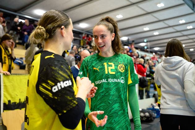 Kaja Kamp Nielsen (Borussia Dortmund, 21) und Sarah Wachter (Borussia Dortmund, 12) nach dem Spiel. GER, Thueringer HC gegen Borussia Dortmund , Handball, Alsco Handball Bundesliga Frauen, 18. Spieltag, Saison 2025 2026, 18.02.2026 GER, Thueringer HC gegen Borussia Dortmund , Handball, Alsco Handball Bundesliga Frauen, 18. Spieltag, Saison 2025 2026, 18.02.2026 Bad Langensalza Copyright: xEibner-Pressefoto MartinxHerbstx EP_MHT