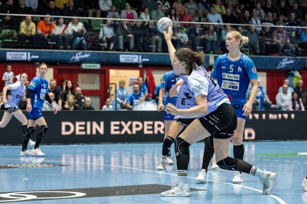 Marie Steffen (VfL Oldenburg, 14), Kim Hinkelmann (SUN, 05), Sportunion Neckarsulm vs. VfL Oldenburg, Handball, Frauen, 1. Bundesliga, 18. Spieltag, Saison 2025 2026, 18.02.2026 Sportunion Neckarsulm vs VfL Oldenburg, Handball, Frauen, 1. Bundesliga, 18. Spieltag, Saison 2025 2026, 18.02.2026 Neckarsulm Copyright: xEibner-Pressefoto ChristianaxKunx EP_CKZ