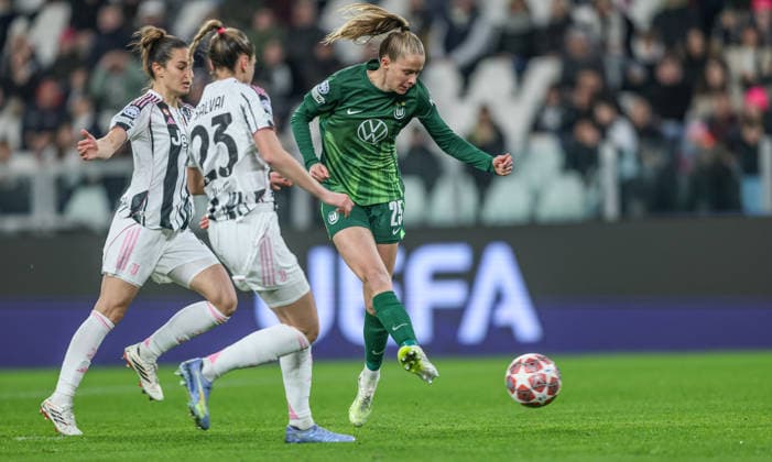 ITA, Wolfsburg, Juventus Turin vs VfL Wolfsburg, Women s Champions League, Fussball, UEFA, Spielzeit 2025 2026, Allianz Stadium, Playoffs, Rückspiel im Bild v.l.: Vivien Endemann (VfL Wolfsburg Frauen 25), Tor zum 1:0 DFB DFL REGULATIONS PROHIBIT ANY USE OF PHOTOGRAPHS AS IMAGE SEQUENCES AND OR QUASI-VIDEO, 19.02.2026 Copyright: HMBxMedia HendrikxHamelau
