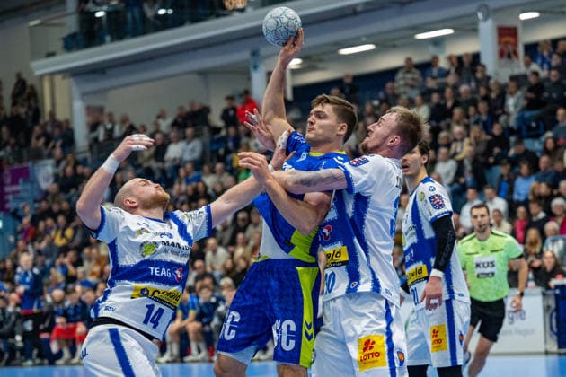 Daikin Handball Bundesliga, VfL Gummersbach - THSV Eisenach, 19.02.2026 Peter Walz (ThSV Eisenach, 14), Kay Smits (VfL Gummersbach, 31), Dominik Solák (ThSV Eisenach, 30), Moritz Ende (ThSV Eisenach, 21), ; Daikin Handball Bundesliga, VfL Gummersbach - THSV Eisenach, 19.02.2026 Copyright: xBEAUTIFULxSPORTS Erlhofx