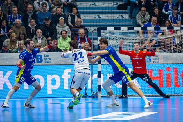Daikin Handball Bundesliga, VfL Gummersbach - THSV Eisenach, 19.02.2026 Teitur Einarsson (VfL Gummersbach, 14), Felix Aellen (ThSV Eisenach, 22), Julian Köster (VfL Gummersbach, 7), Dominik Kuzmanovi? (VfL Gummersbach, 1), ; Daikin Handball Bundesliga, VfL Gummersbach - THSV Eisenach, 19.02.2026 Copyright: xBEAUTIFULxSPORTS Erlhofx