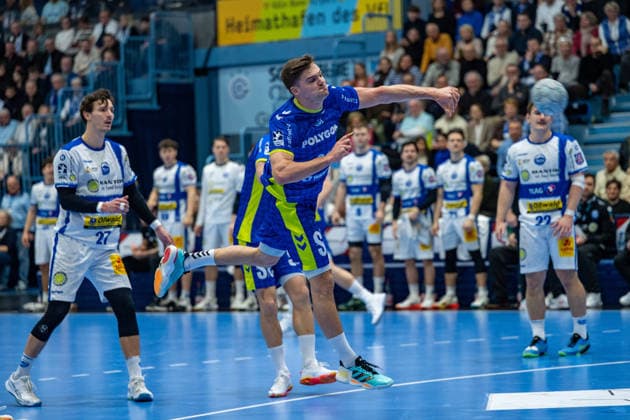 Daikin Handball Bundesliga, VfL Gummersbach - THSV Eisenach, 19.02.2026 Philipp Meyer (ThSV Eisenach, 27), Kay Smits (VfL Gummersbach, 31), Felix Aellen (ThSV Eisenach, 22), ; Daikin Handball Bundesliga, VfL Gummersbach - THSV Eisenach, 19.02.2026 Copyright: xBEAUTIFULxSPORTS Erlhofx