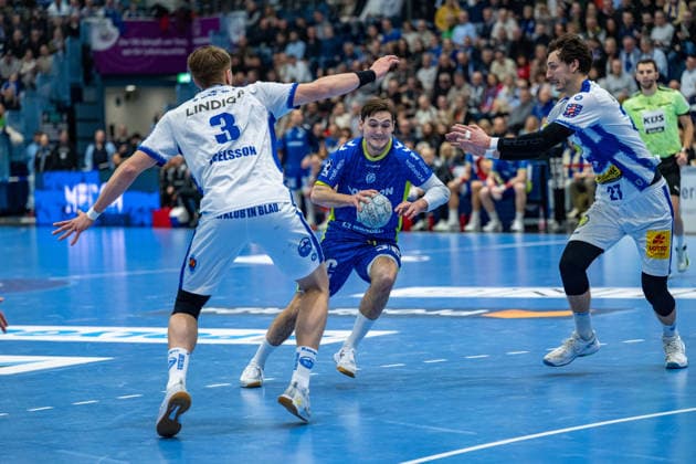Daikin Handball Bundesliga, VfL Gummersbach - THSV Eisenach, 19.02.2026 Oskar Joelsson (ThSV Eisenach, 3), Ludvig Hallbäck (VfL Gummersbach, 20), Philipp Meyer (ThSV Eisenach, 27), ; Daikin Handball Bundesliga, VfL Gummersbach - THSV Eisenach, 19.02.2026 Copyright: xBEAUTIFULxSPORTS Erlhofx
