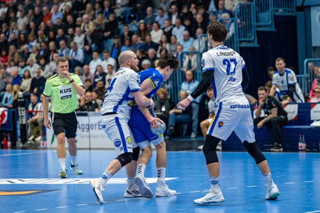 Daikin Handball Bundesliga, VfL Gummersbach - THSV Eisenach, 19.02.2026 Peter Walz (ThSV Eisenach, 14), Miro Schluroff (VfL Gummersbach, 15), Philipp Meyer (ThSV Eisenach, 27), ; Daikin Handball Bundesliga, VfL Gummersbach - THSV Eisenach, 19.02.2026 Copyright: xBEAUTIFULxSPORTS Erlhofx