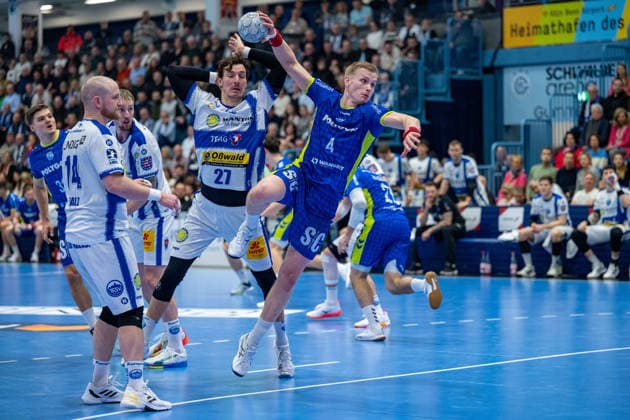 Daikin Handball Bundesliga, VfL Gummersbach - THSV Eisenach, 19.02.2026 Peter Walz (ThSV Eisenach, 14), Philipp Meyer (ThSV Eisenach, 27), Ellidi Vidarsson (VfL Gummersbach, 4), ; Daikin Handball Bundesliga, VfL Gummersbach - THSV Eisenach, 19.02.2026 Copyright: xBEAUTIFULxSPORTS Erlhofx