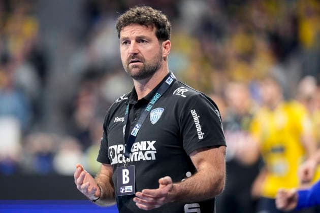 Florian Kehrmann (Trainer, Cheftrainer, TBV Lemgo), gibt Anweisungen, gestikuliert, mit den Armen gestikulieren, Einzelbild, Einzelfoto, Aktion, Action, 20.02.2026, Mannheim (Deutschland), Handball, Bundesliga, Rhein-Neckar Löwen - TBV Lemgo Lippe