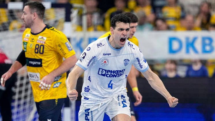 Torschütze Samuel Zehnder (TBV, 4), Spieler der TBV Lemgo, jubelt über ein Tor, Jubel, jubeln, Torjubel, Torerfolg, celebrate the goal, goal, celebration, jubelt ueber das Tor, Freuen, Freude, freut sich, optimistisch, positiv, Spielszene, Highlight, Einzelbild, Einzelfoto, Aktion, Action, 20.02.2026, Mannheim (Deutschland), Handball, Bundesliga, Rhein-Neckar Löwen - TBV Lemgo Lippe