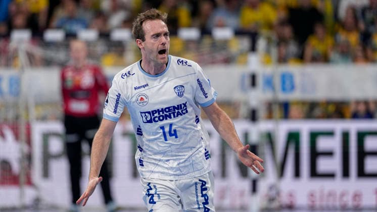Torschütze Bobby Schagen (TBV, 14), Spieler der TBV Lemgo, jubelt über ein Tor, Jubel, jubeln, Torjubel, Torerfolg, celebrate the goal, goal, celebration, jubelt ueber das Tor, Freuen, Freude, freut sich, optimistisch, positiv, Spielszene, Highlight, Einzelbild, Einzelfoto, Aktion, Action, 20.02.2026, Mannheim (Deutschland), Handball, Bundesliga, Rhein-Neckar Löwen - TBV Lemgo Lippe