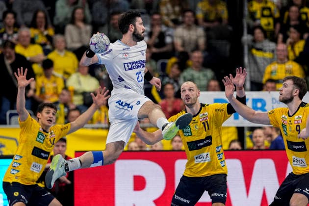 v.li.: Gino Steenaerts (RNL, 14), Tim Suton (TBV, 23), Lukas Sandell (RNL, 11), Steven Plucnar Jacobsen (RNL, 9), beim Sprungwurf, Wurf, Torwurf, Action, Aktion, Spielszene, 20.02.2026, Mannheim (Deutschland), Handball, Bundesliga, Rhein-Neckar Löwen - TBV Lemgo Lippe
