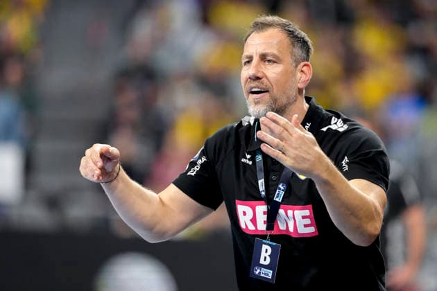 Maik Machulla (Trainer, Cheftrainer, RNL), gibt Anweisungen, gestikuliert, mit den Armen gestikulieren, Einzelbild, Einzelfoto, Aktion, Action, 20.02.2026, Mannheim (Deutschland), Handball, Bundesliga, Rhein-Neckar Löwen - TBV Lemgo Lippe